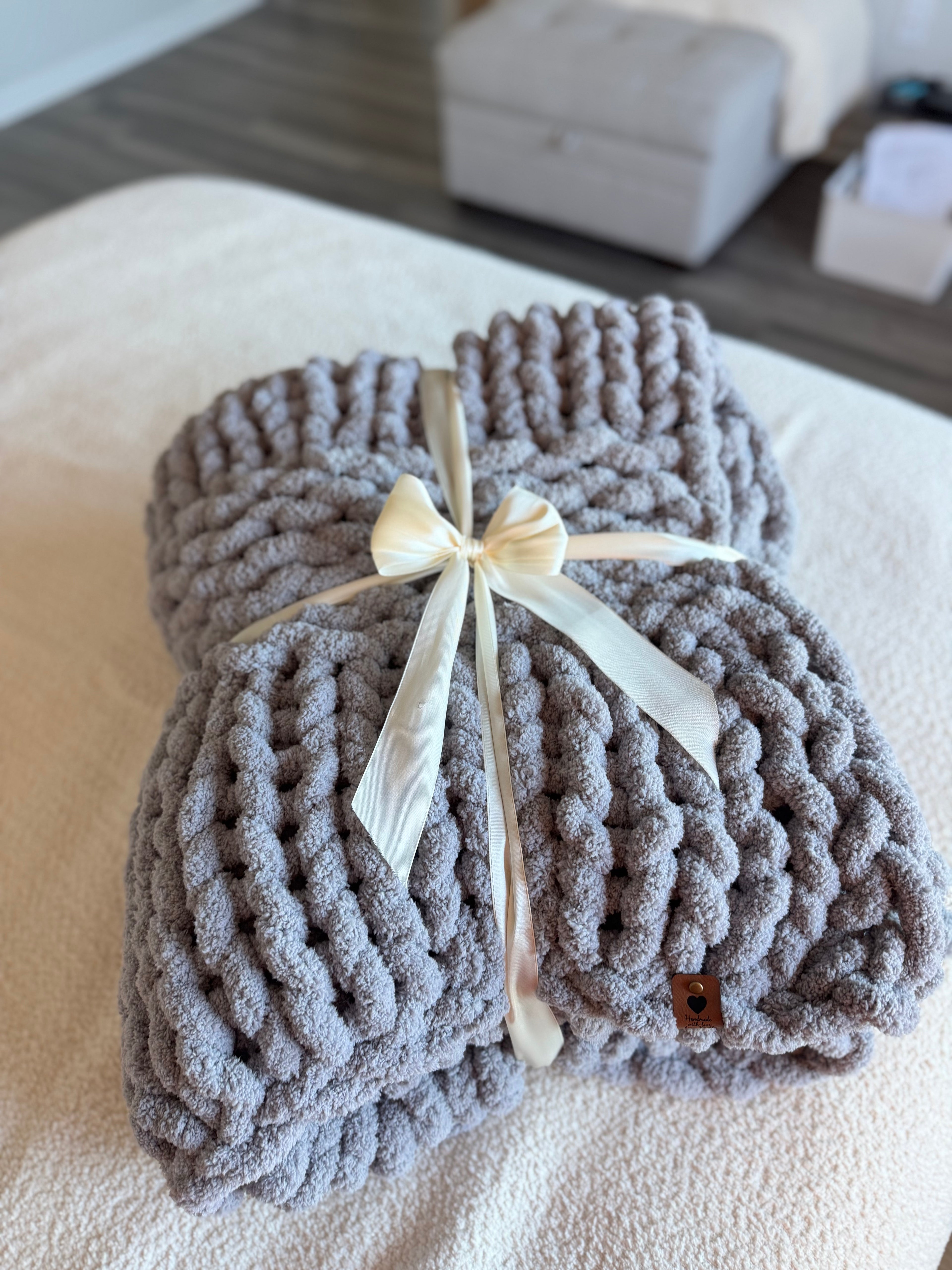 Chunky Knit Grey Blanket with Gift Ribbon