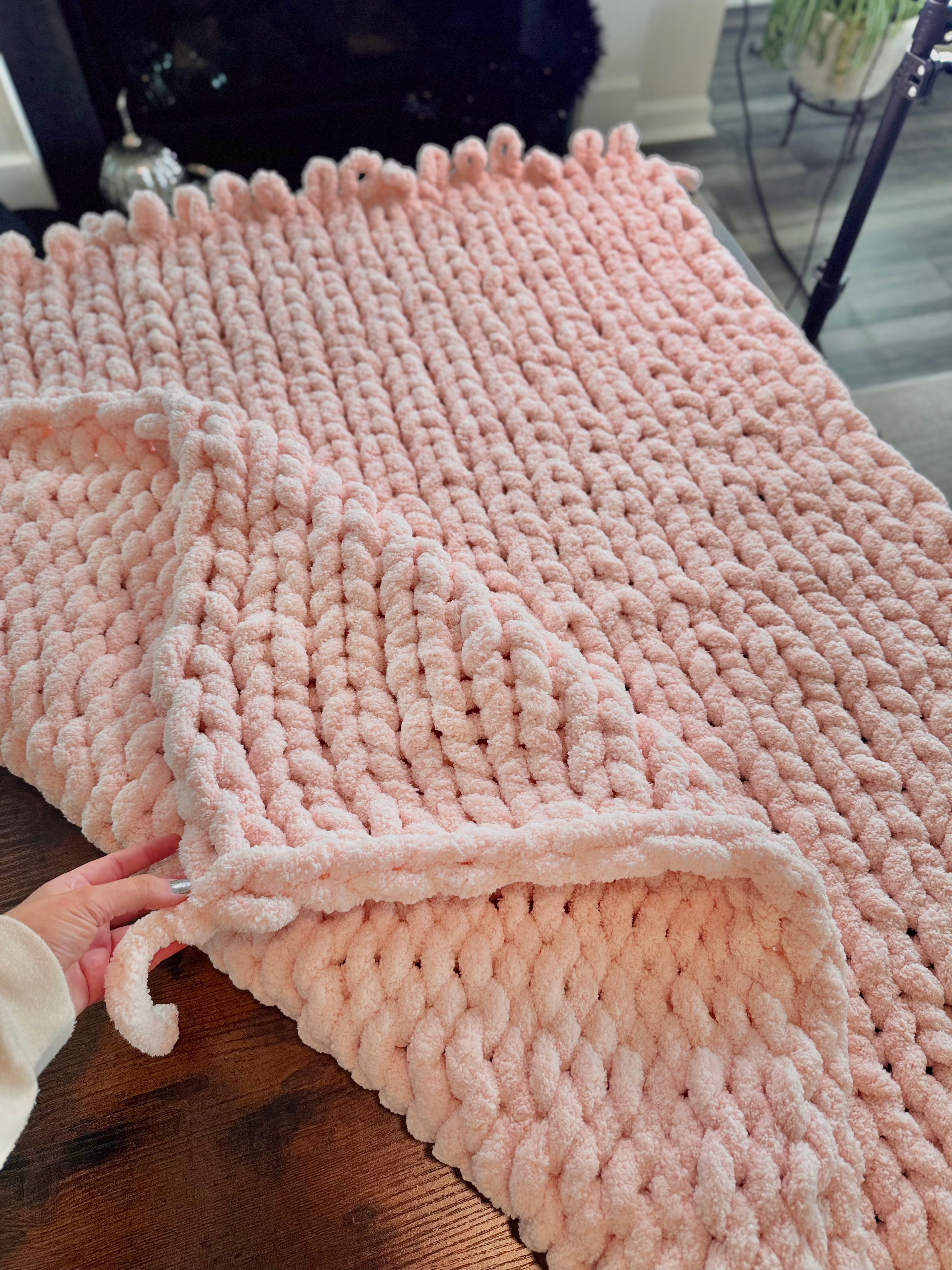 Chunky Knit Crochet Blanket Pattern Design Luxury Thick Cozy Pink Solid Knit
