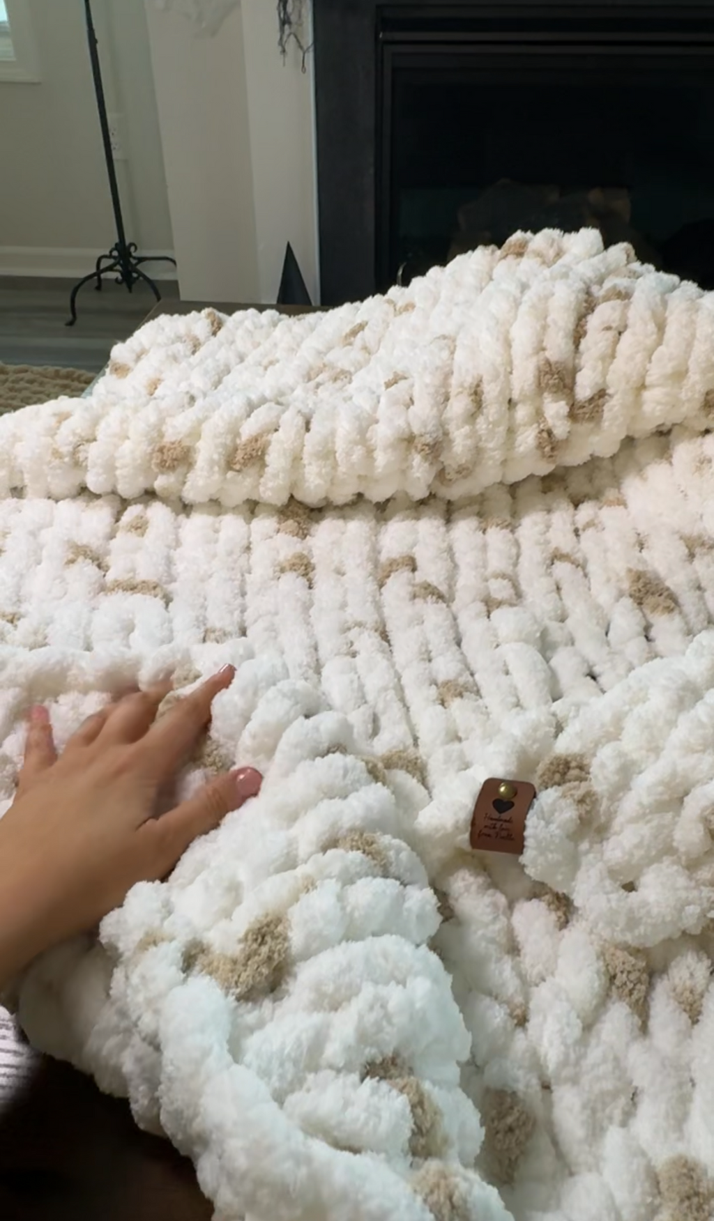 Chunky Knit Crochet Blanket Pattern Design Luxury Thick Cozy White and Speckled Tan Design