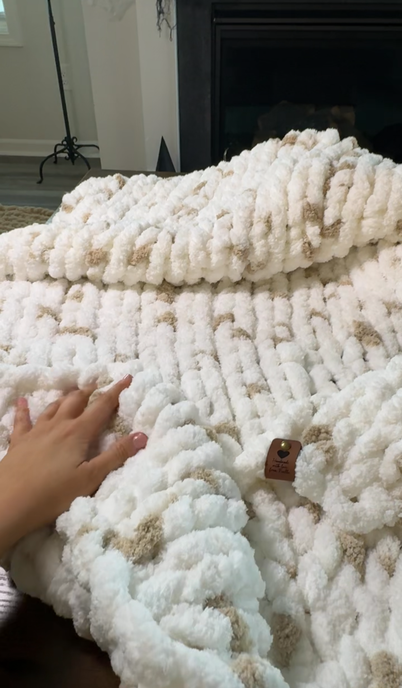 Chunky Knit Crochet Blanket Pattern Design Luxury Thick Cozy White and Speckled Tan Design